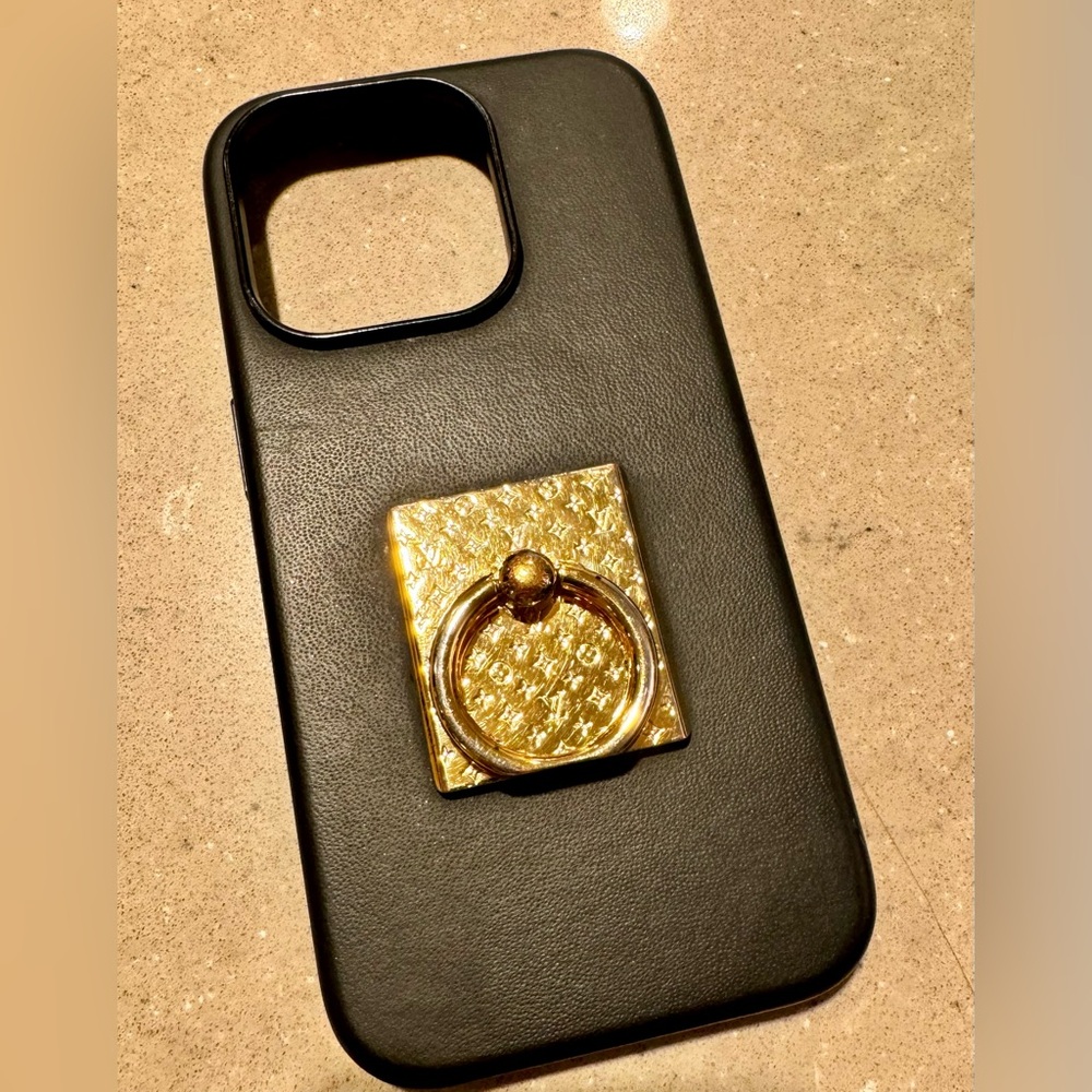 Louis Vuitton phone ring/ iphone 15 pro Leather case